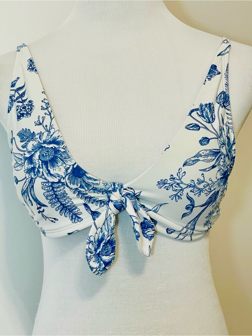 Antonio Melani Blue White Floral Toile Tie Front Bikini Swim Top Size M